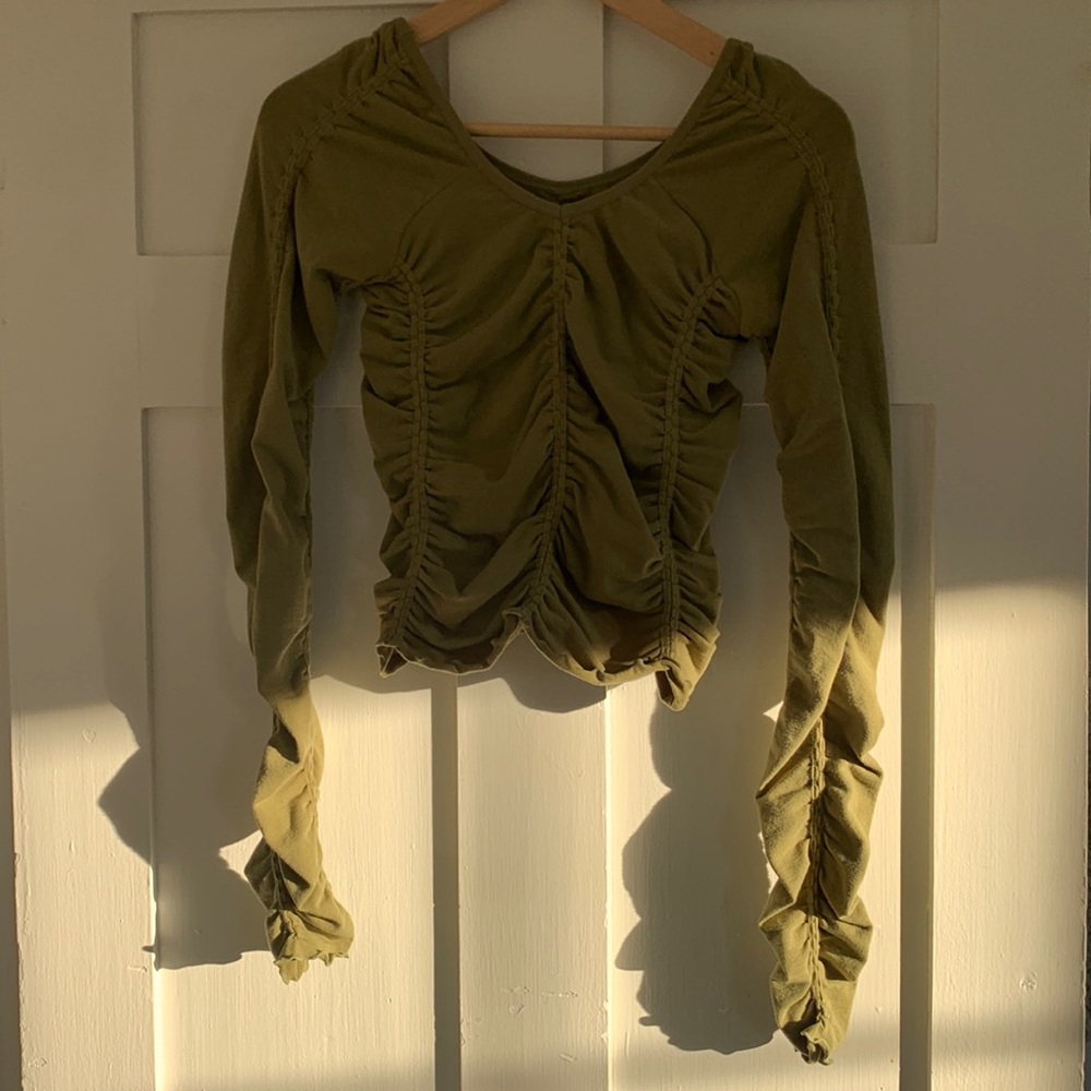 Medium scrunched Fabletics lounge top